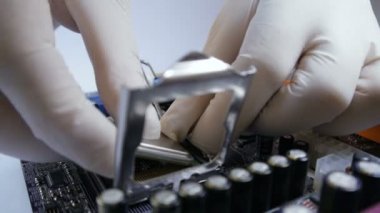 Bilgisayar anakart üzerinde öğeleri ayarlama