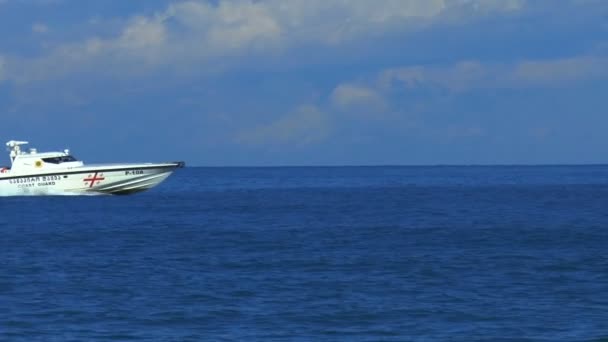 大海中的白船 — 图库视频影像