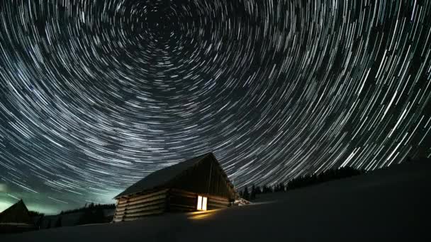 Зоряні стежки в нічному небі — стокове відео