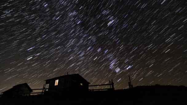 Sentieri stellari nel cielo notturno — Video Stock