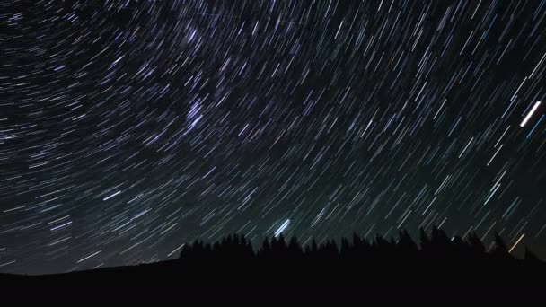 Trilhas de estrelas no céu noturno — Vídeo de Stock