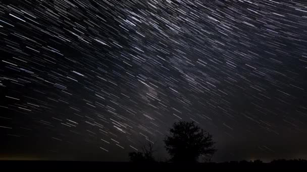 Trilhas de estrelas no céu noturno — Vídeo de Stock