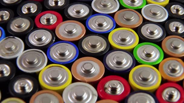 Detailní záběr použitých AA baterií — Stock video