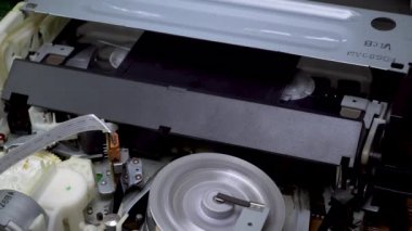 Bir VHS video kaset kaydedicisini yükle