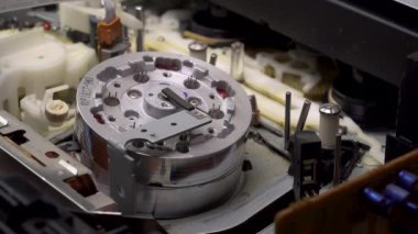 Bir VHS video kaset kaydedicisini yükle