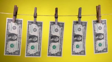 Dolarlar çamaşır iğnesinde kurur.