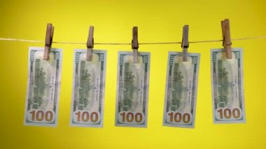 Dolarlar çamaşır iğnesinde kurur.