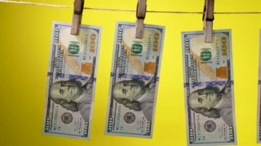 Dolarlar çamaşır iğnesinde kurur.