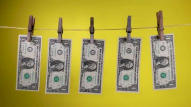Dolarlar çamaşır iğnesinde kurur.