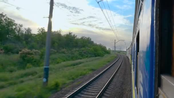 Widok z okna pociągu w ruchu — Wideo stockowe