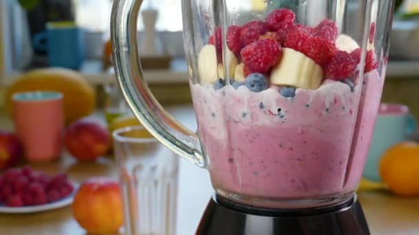 Making a Healthy Raw Vegan Raspberry Blueberry Banana Smoothie — Stockvideo