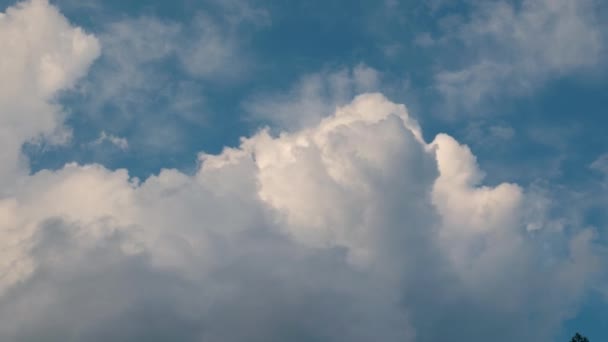 Time lapse, hermoso cielo con nubes de fondo — Vídeos de Stock