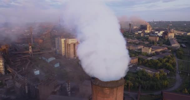 大烟斗白烟工业园区的空中景观 — 图库视频影像
