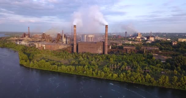 Vista aerea della zona industriale con fabbrica — Video Stock