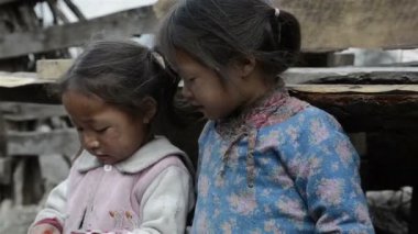 Nepal kızlar