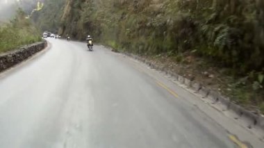 Dağ yolundan Himalayalar