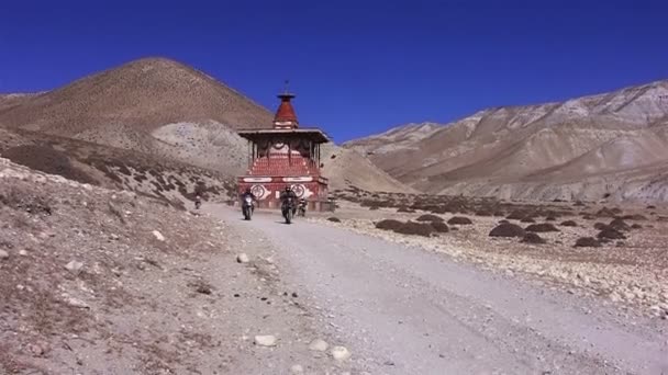 Expedition auf einem Motorrad in Tibet — Stockvideo