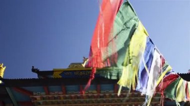 Tapınağı'nda dua bayrakları