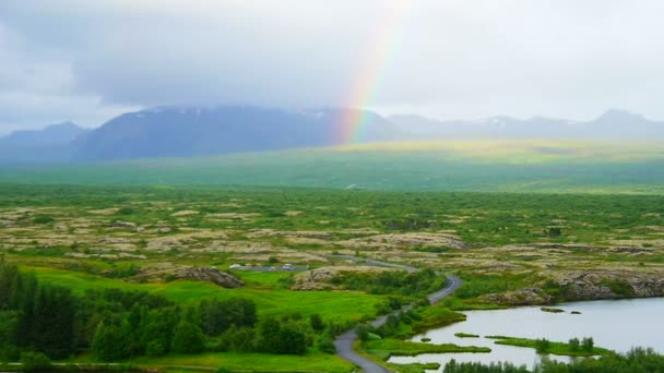 "Ουράνιο τόξο" σε Thingvellir εθνικό πάρκο, Ισλανδία — Αρχείο Βίντεο