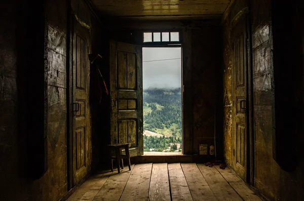 Dünya için açık kapı.