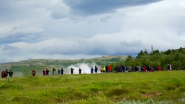Strokkur geysir üzerinde Iceland, Iceland