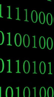 Kompozisyonda parlak yeşil renkli ikili kod akımları koyu bir arkaplan karşısında, teknoloji temaları ve dikey görüntüler için uygun soyut bir dijital atmosfer yaratıyor.