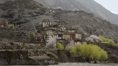 Özgün Tibet taş köy