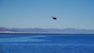 Ortadoğu'daki askeri helikopter