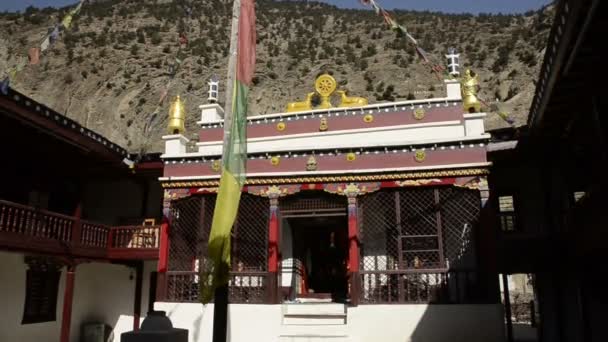 El monasterio de Marpha en el circuito de Annapurna Trek en el Himalaya de Nepal — Vídeo de stock