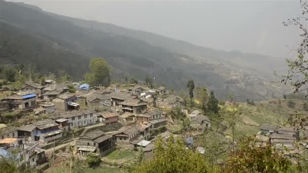 Nepal. Himalaya. Pueblo de Highland — Vídeo de stock