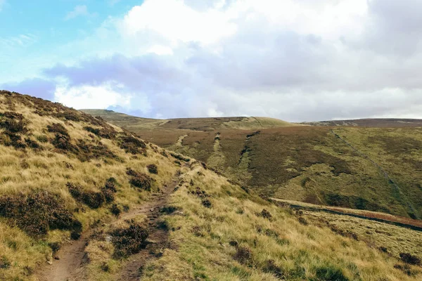 Trip Peak District Kinder Scout Kinderr Downfall — стоковое фото