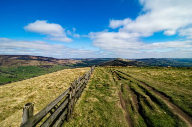 Mam Tor 'dan Losehill Pike Parçası' na Tepe Bölgesi 'ndeki dağ sıraları boyunca bir gezi.