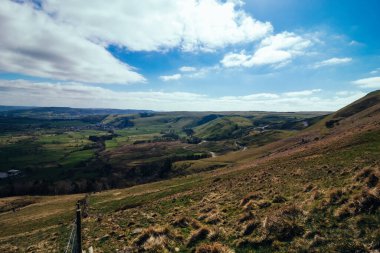 Mam Tor 'dan Losehill Pike Parçası' na Tepe Bölgesi 'ndeki dağ sıraları boyunca bir gezi.