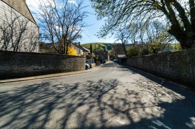 Umut Vadisi İngiltere 2 Nisan 2021 Tepe Bölgesi, Mam Tor Tepesinden Dönüş Yolculuğunun Sonu 