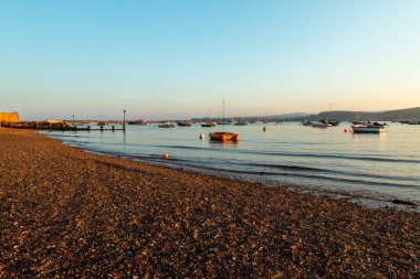 Güneşi Exmouth şehrinde, İngiltere 'de deniz kenarında batır.