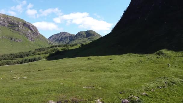 Schotland beklimmend Ben Navis, Glen Coe, rijdend rond van film James Bond Skyfall — Stockvideo