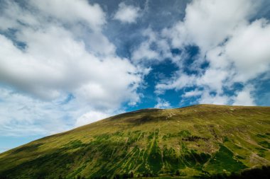 İskoçya Glencoe Vadisi Bakış Açısı 'na gidiyor