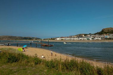 Conwy Morfa Plajı, yazın Galler 'de, güzel havada..
