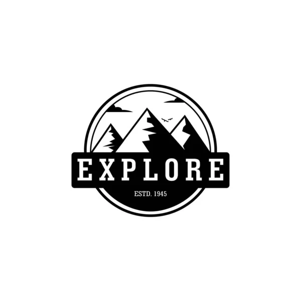 Винтажный Герб Логотипом Mountain Adventure Wild Logo — стоковый вектор