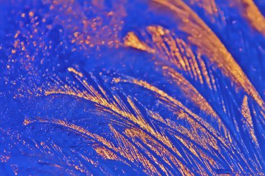 Şafak arka planda penceresinde ince buz buz gibi buz gibi süslü tasarlamak.