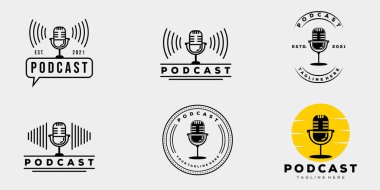 Podcast şirketi vintage logo şablon vektör çizimi koleksiyonu. Basit hipster mikrofon, radyo, müzik, hava logosu konsepti