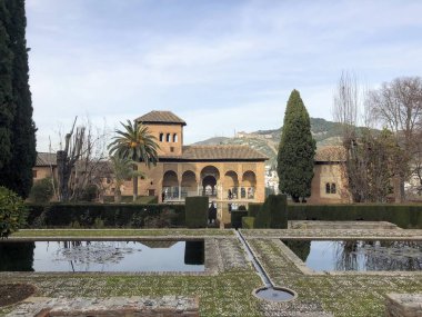 Granada 'daki Alhambra bahçeleri