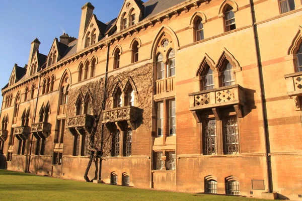 Vacker Oxford College Historiska Byggnad Stockbild