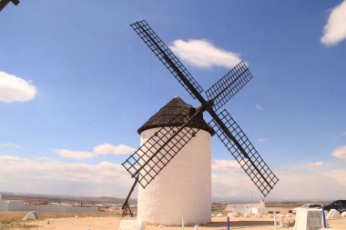 Kastilya İspanya 'da geleneksel yel değirmenleri Kişot