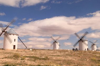 Kastilya İspanya 'da geleneksel yel değirmenleri Kişot
