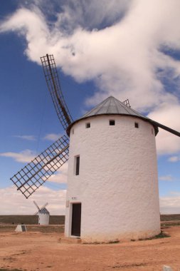 Kastilya İspanya 'da geleneksel yel değirmenleri Kişot