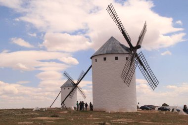 Kastilya İspanya 'da geleneksel yel değirmenleri Kişot