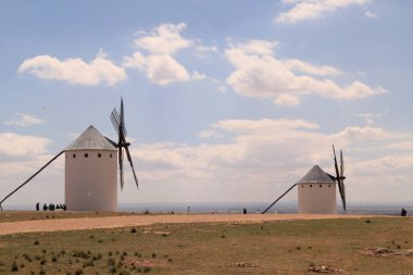 Kastilya İspanya 'da geleneksel yel değirmenleri Kişot