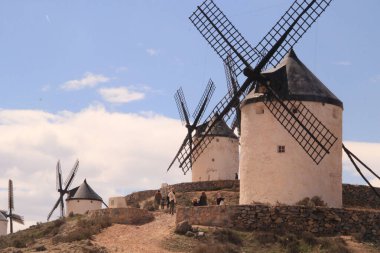 Kastilya İspanya 'da geleneksel yel değirmenleri Kişot