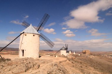 Kastilya İspanya 'da geleneksel yel değirmenleri Kişot